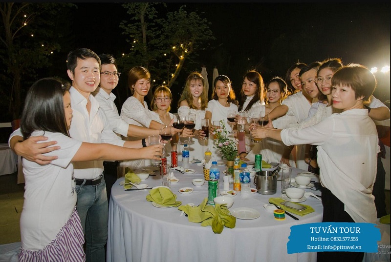 gala dinner biển mặc gì