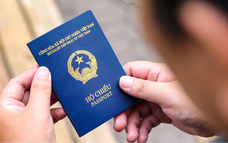 Hồ sơ làm hộ chiếu gồm những gì