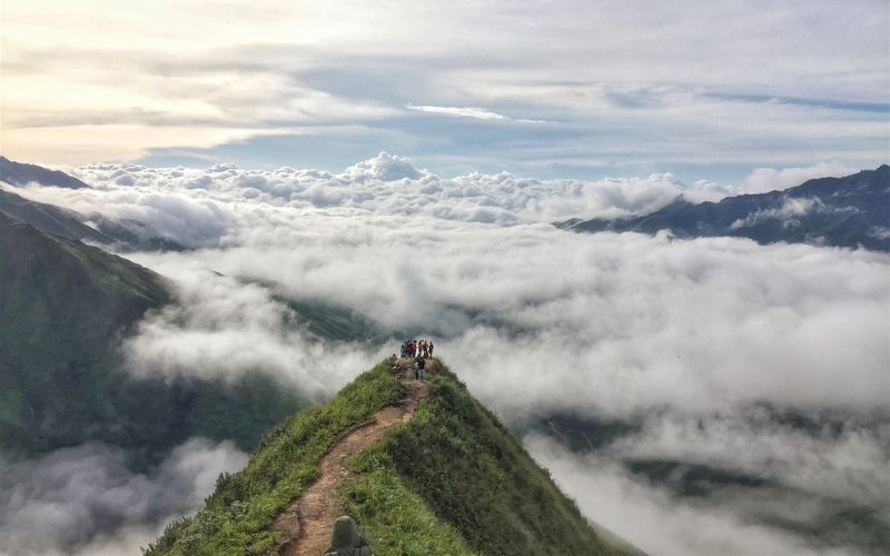 Săn mây tại sống lưng khủng long