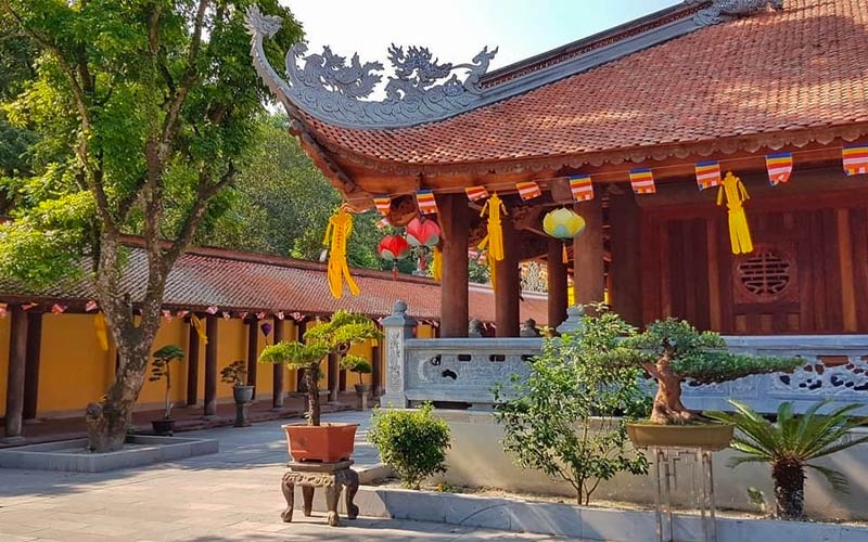 Du lịch Côn Sơn Kiếp Bạc khám phá đền chùa