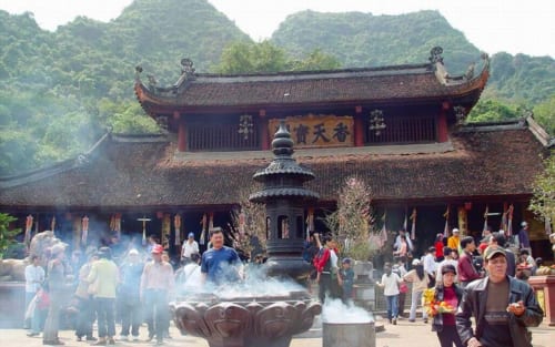 Khám phá chùa Hương mùa lễ tết