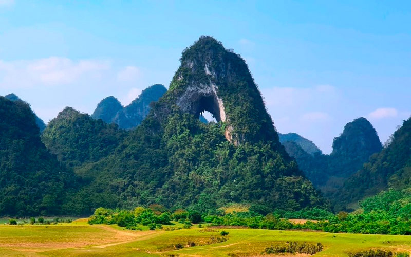 Khung cảnh thiên nhiên Núi Mắt Thần 