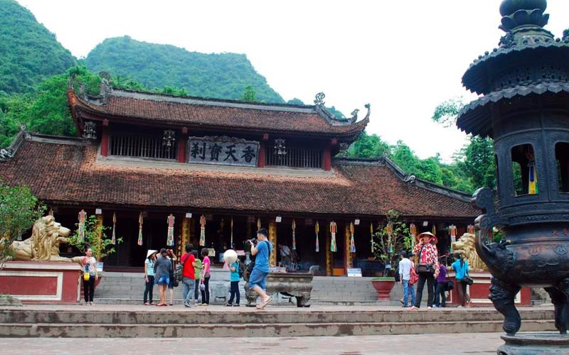 Khám phá du lịch chùa Hương trong ngày cùng PT Travel
