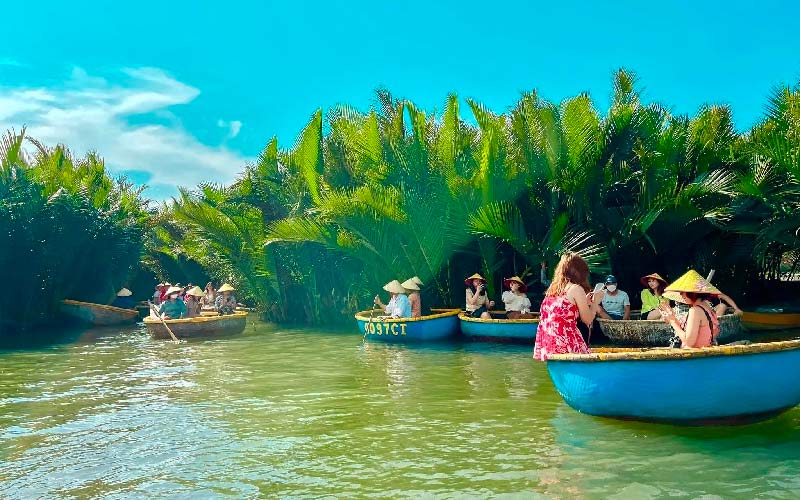Ngồi thuyền thúng du ngoạn cảnh đẹp rừng dừa